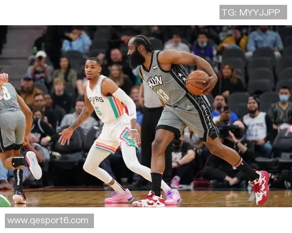 老将巴恩斯关键时刻连得7分助马刺赢球精彩海报发布