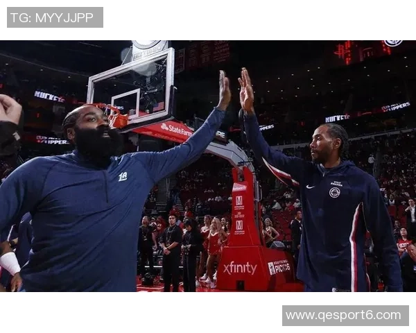 雷霆迎战快船明年首轮签AJ迪班萨现场观战状元大热