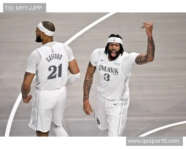 独行侠新阵容揭晓拉塞尔与克莱后场搭档浓眉出任四号位 独行侠新阵容揭晓拉塞尔与克莱后场搭档浓眉出任四号位