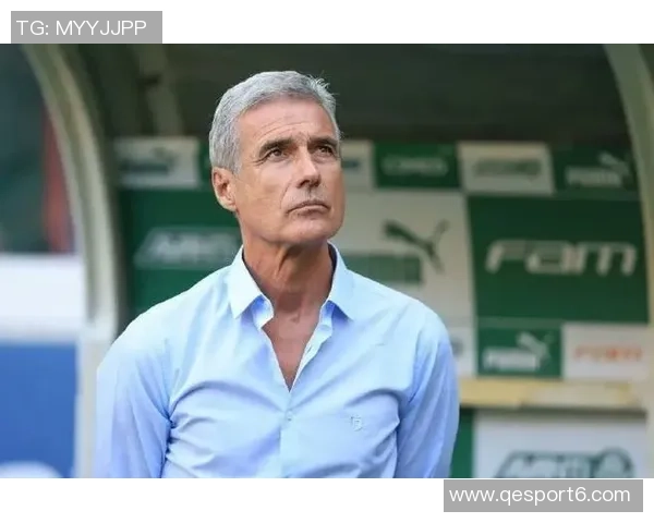 巴媒报道格雷米奥即将签约前胜利主帅卡斯特罗月薪约31万欧元 巴媒报道格雷米奥即将签约前胜利主帅卡斯特罗月薪约31万欧元